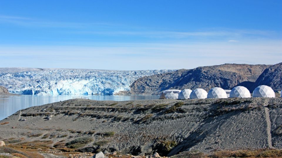 Gletschercamp mit Inlandeis im Hintergrund