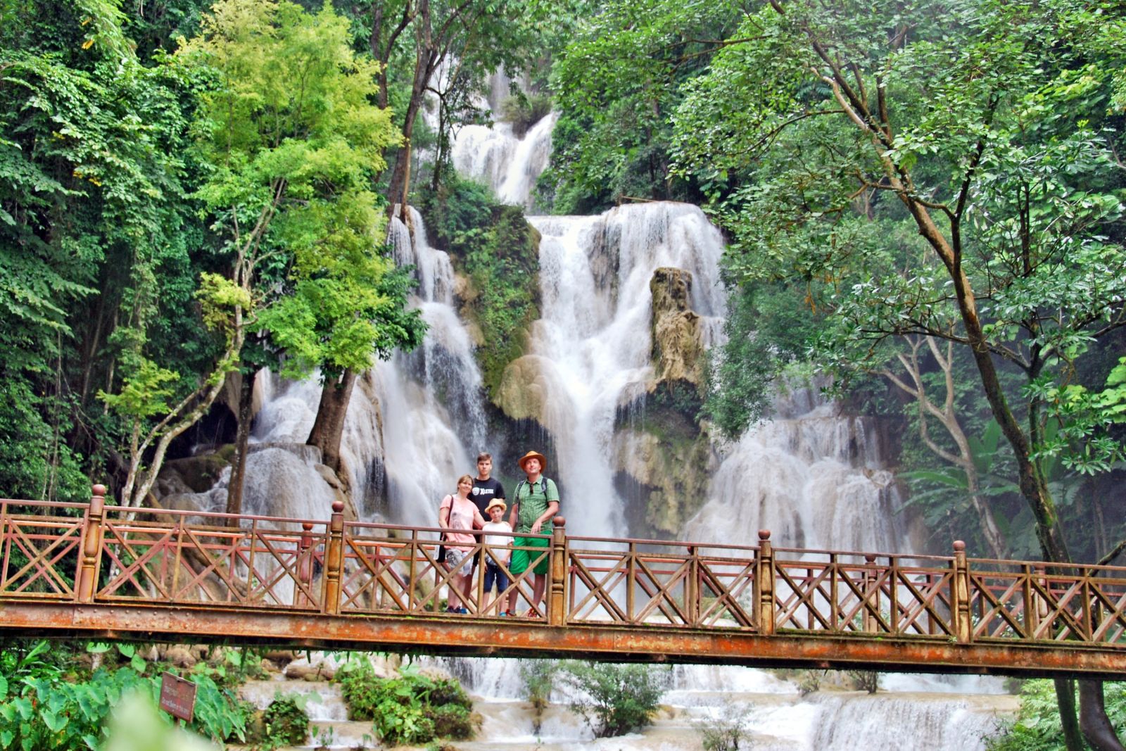 Am schönsten Wasserfall in der Nähe von Luang Prabang