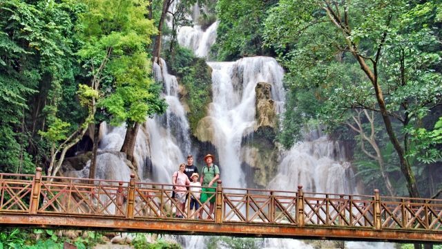 Am schönsten Wasserfall in der Nähe von Luang Prabang
