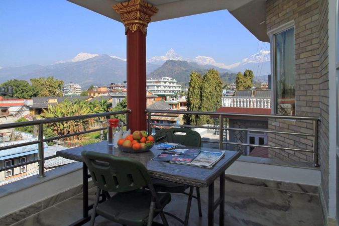 Ausblick vom Balkon im Hotel Milarepa © Diamir