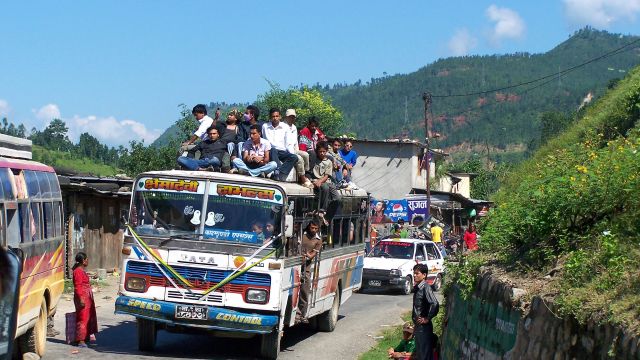 nepalesische Busfahrt