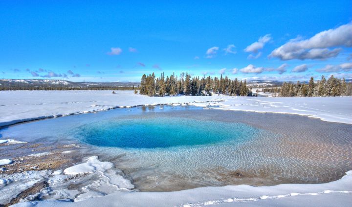 Heiße Quelle im Yellowstone NP im Winter