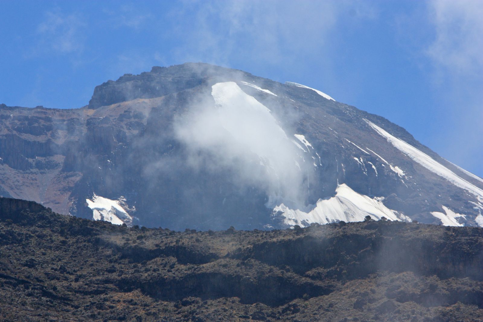 In der Ferne sieht man schon das Ziel, den Kilimanjaro.