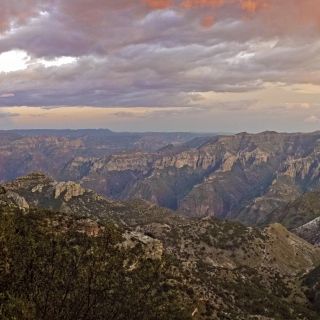 Sonnenuntergangsstimmung über der Sierra Tarahumara