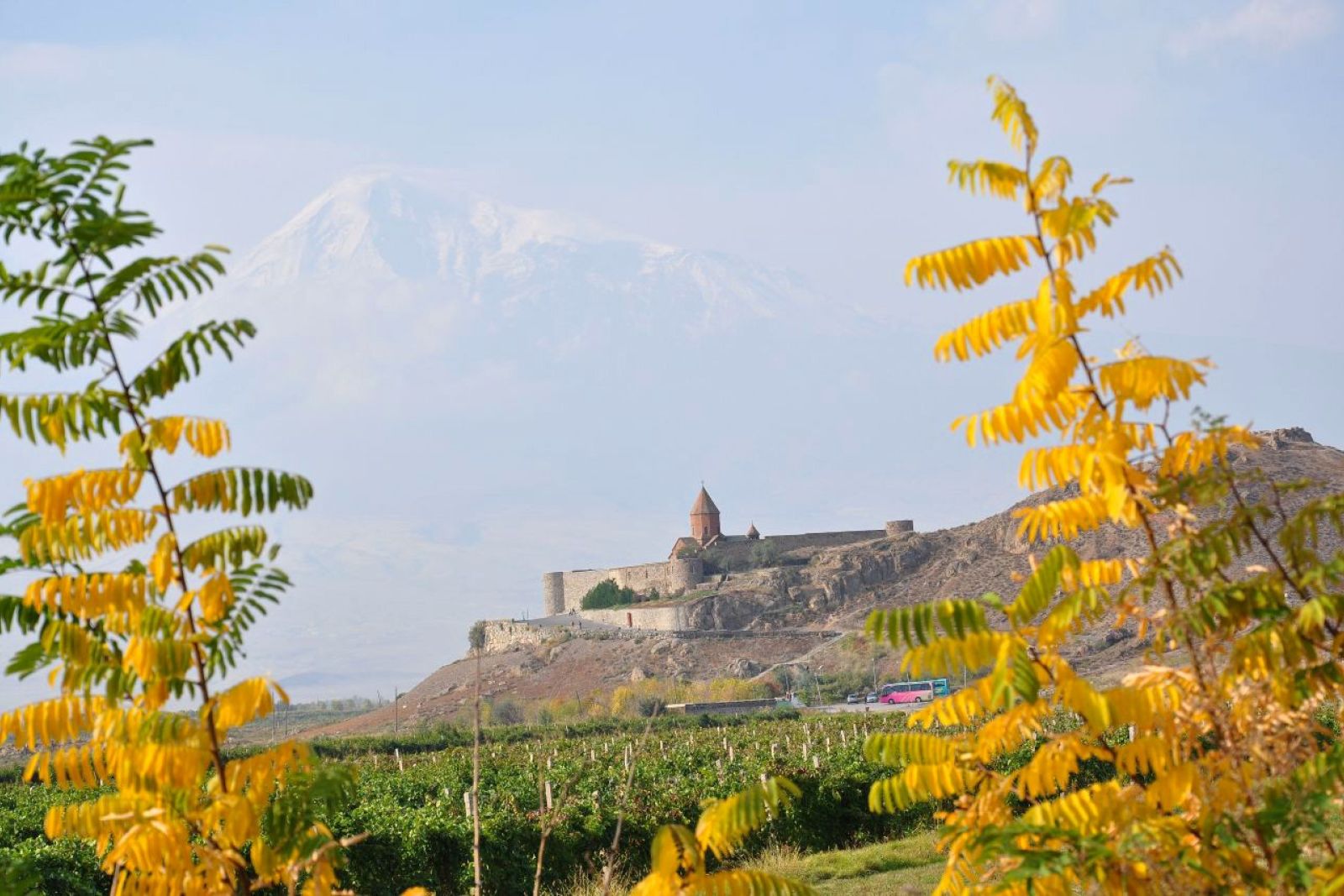 ChorVirap Kloster mit Ararat im Hintergrund