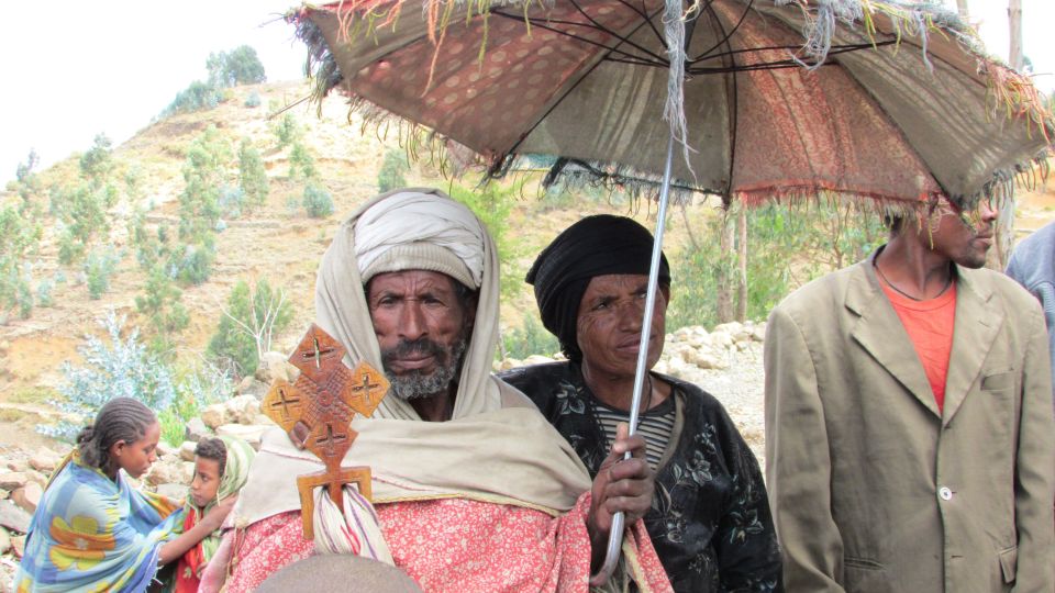 Priester auf dem Weg nach Gondar