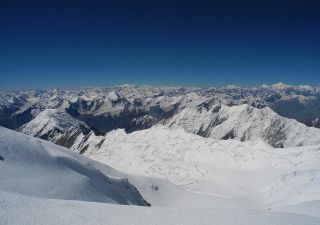 Kurz unterhalb des Gipfels: Blick bis nach Tadschikistan.