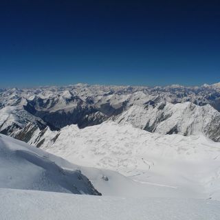 Kurz unterhalb des Gipfels: Blick bis nach Tadschikistan.