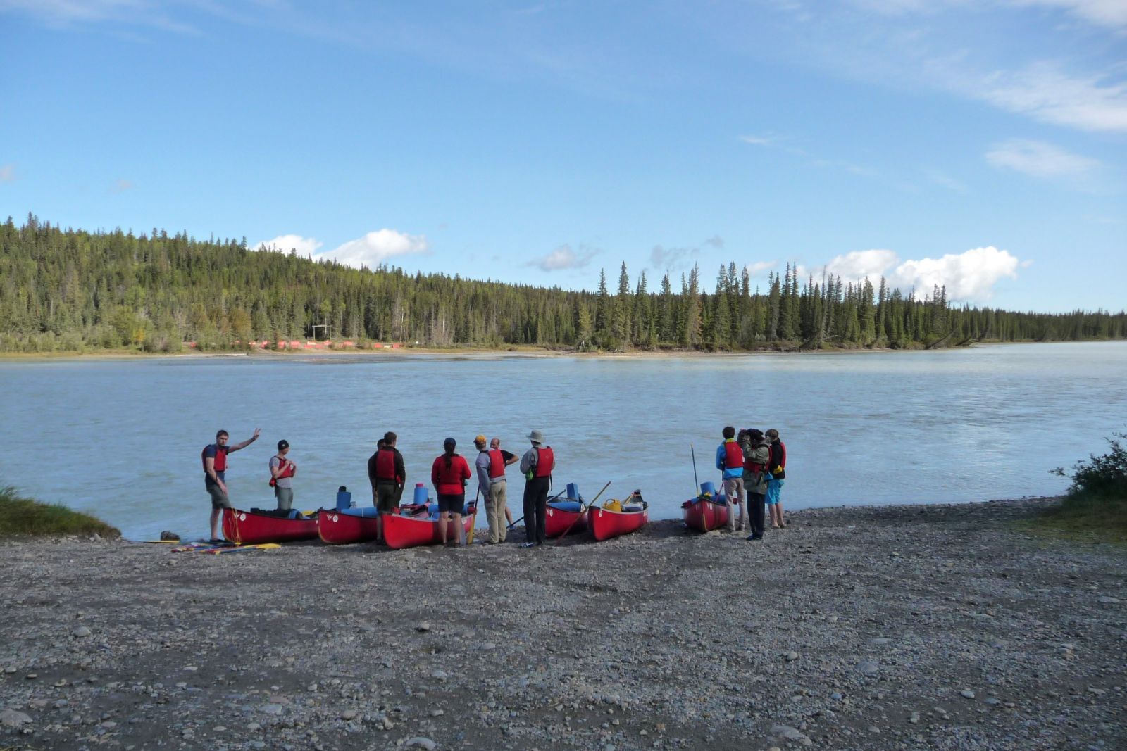 Startklar für die Kanutour auf dem Athabasca River