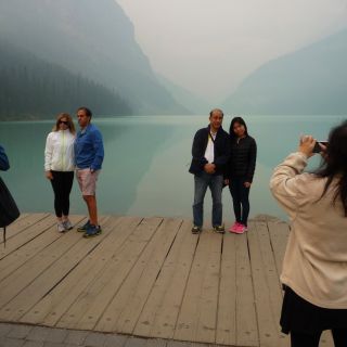 Das „klassische“ Fotomotiv am Lake Louise – leicht verraucht