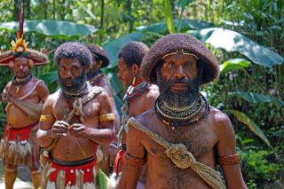 Stolze Papua bei Tari