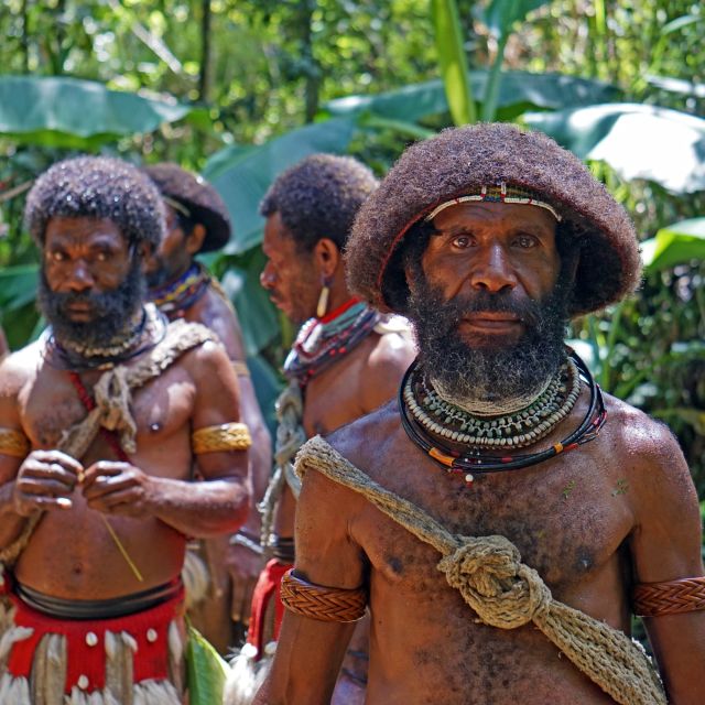 Stolze Papua bei Tari