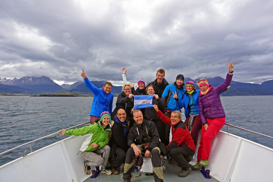 Gruppenfoto während der Schifffahrt auf dem Beagle-Kanal