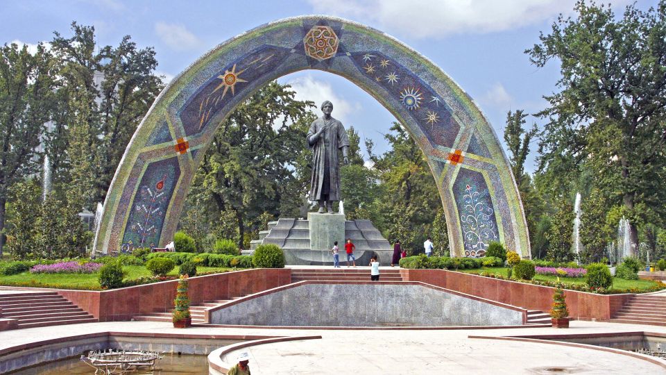 Das Rudaki Denkmal in der Hauptstadt Duschanbe.