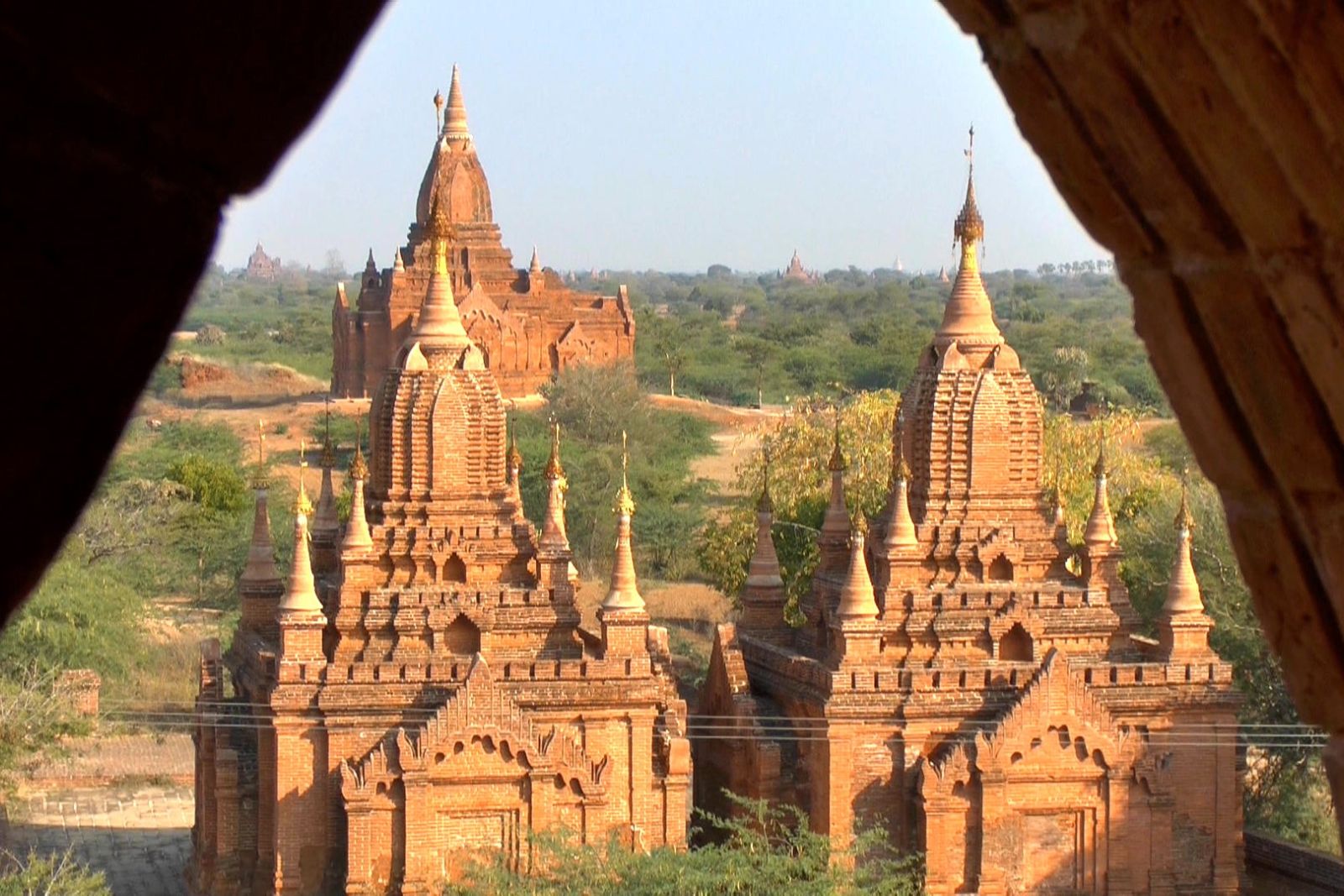Die unverputzten Ziegelmauerwerke von Bagan sehen teilweise schöner aus, als die Weissgetünchten oder Vergoldeten.