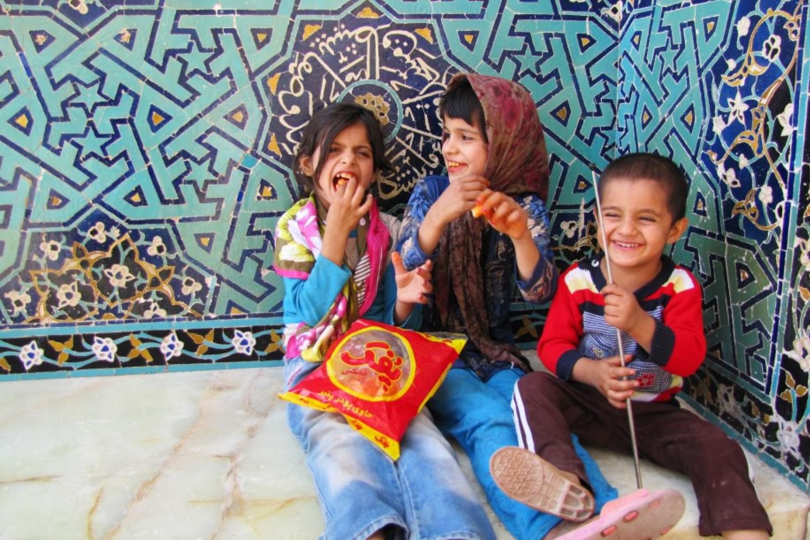 Yazd: Kinder vor Jame-Moschee