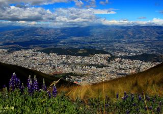 Quito liegt in einem weiten Hochtal auf 2800 m