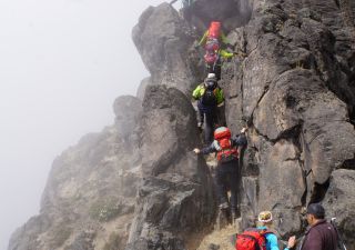 Kurze Kletterstelle unterm Gipfel des Guagua Pichincha (4776 m)