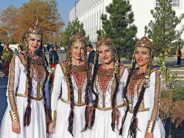 Turkmenische Trachten © Diamir