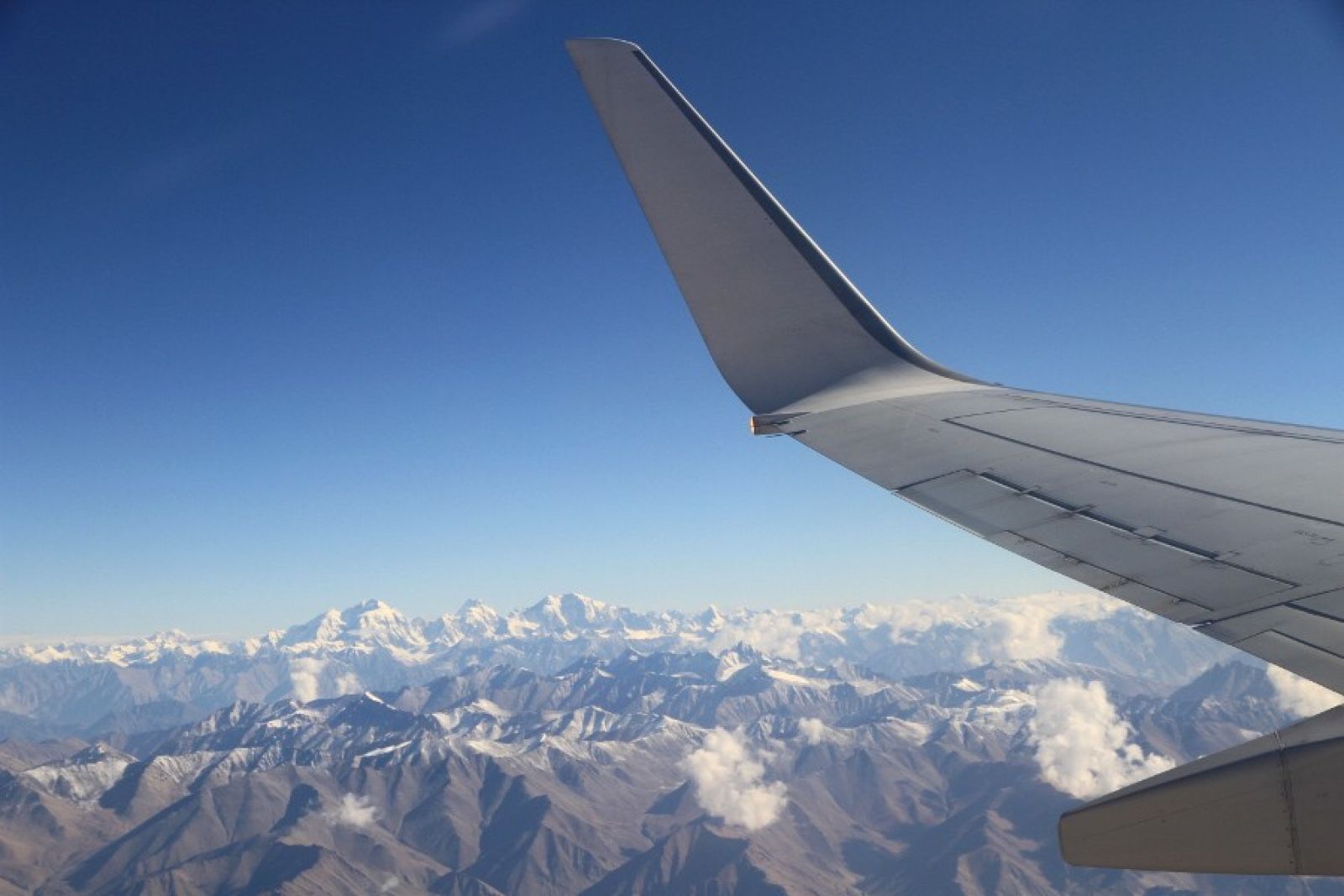 Aus dem Flieger hat man einen großartigen Blick auf die Berge Ladakhs