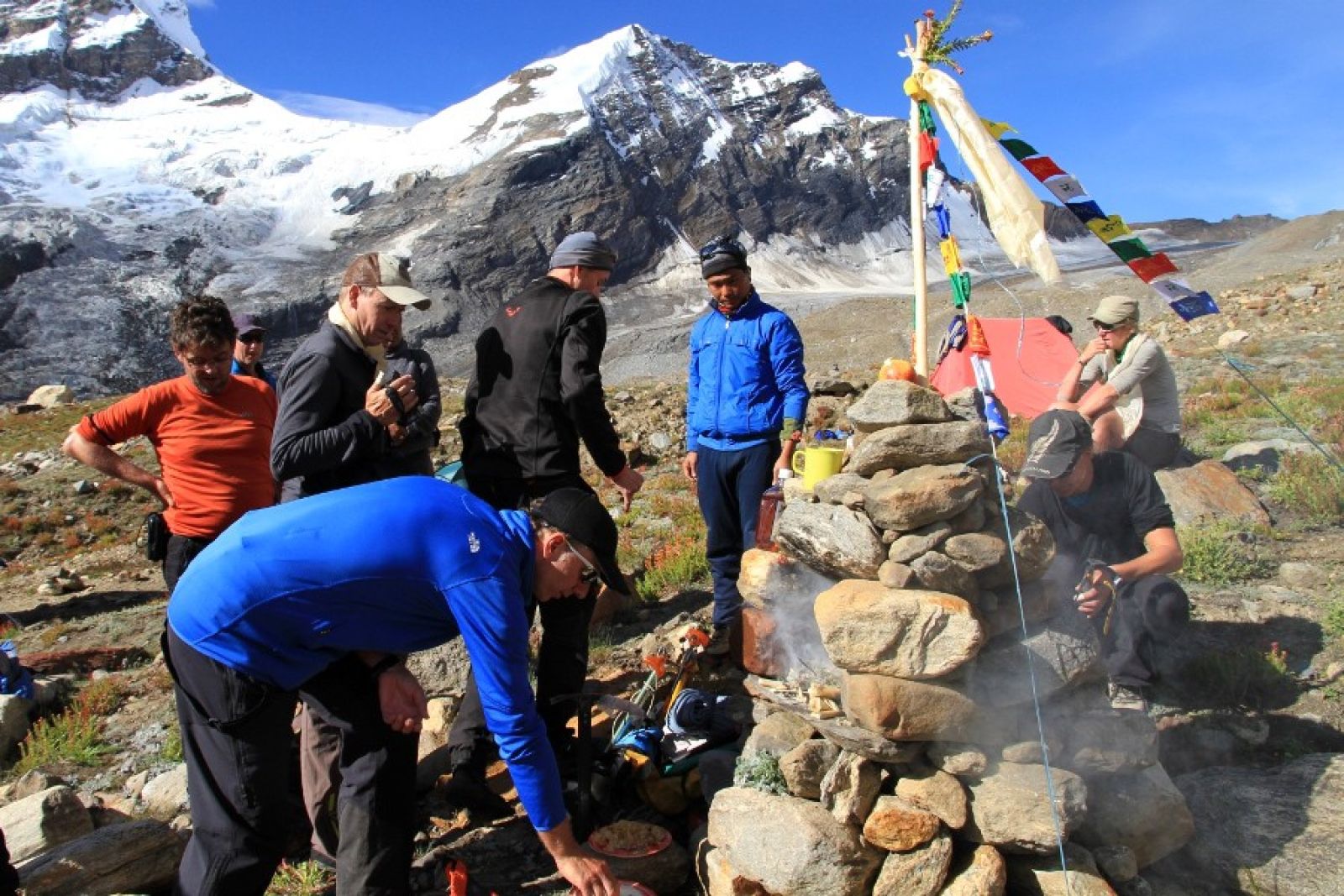 Puja-Zeremonie vor dem ersten Aufstieg am Berg