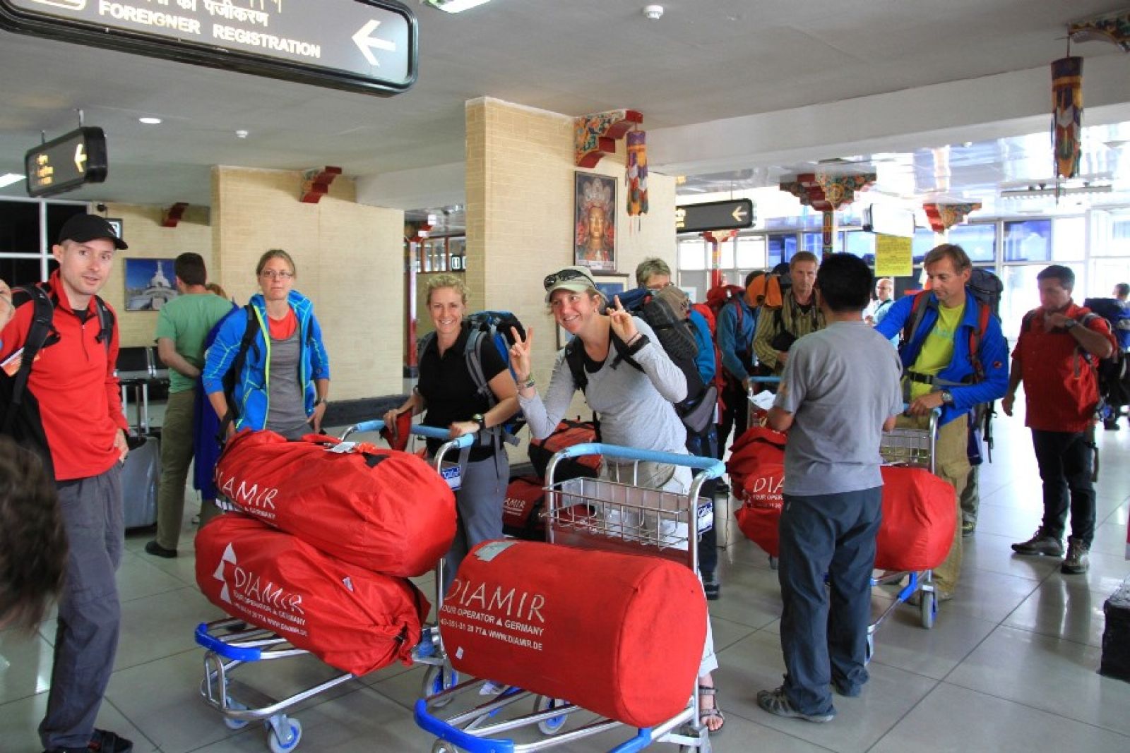 Ankunft mit Expeditionsgepäck am Flughafen in Leh