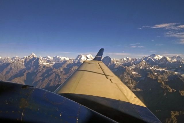 Panoramaflug /Mountain Flight entlang des Himalaya