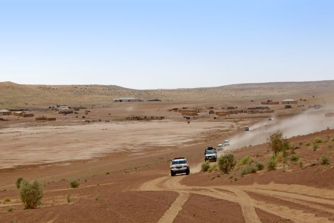 Fahrt mit Jeeps durch die Wüste Karakum © Diamir