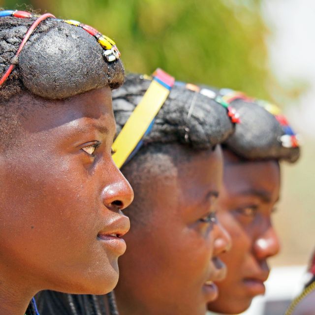 Traditionelle Haartracht der Hakaona-Frauen