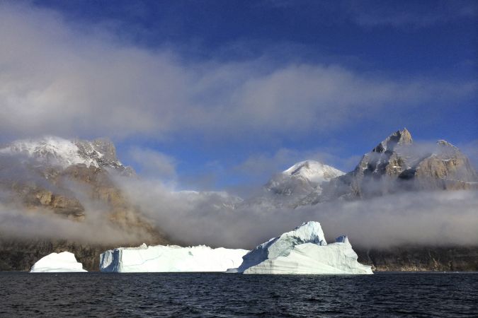 Einer der gigantischen Eisberge im Scoresby-Sund © Diamir