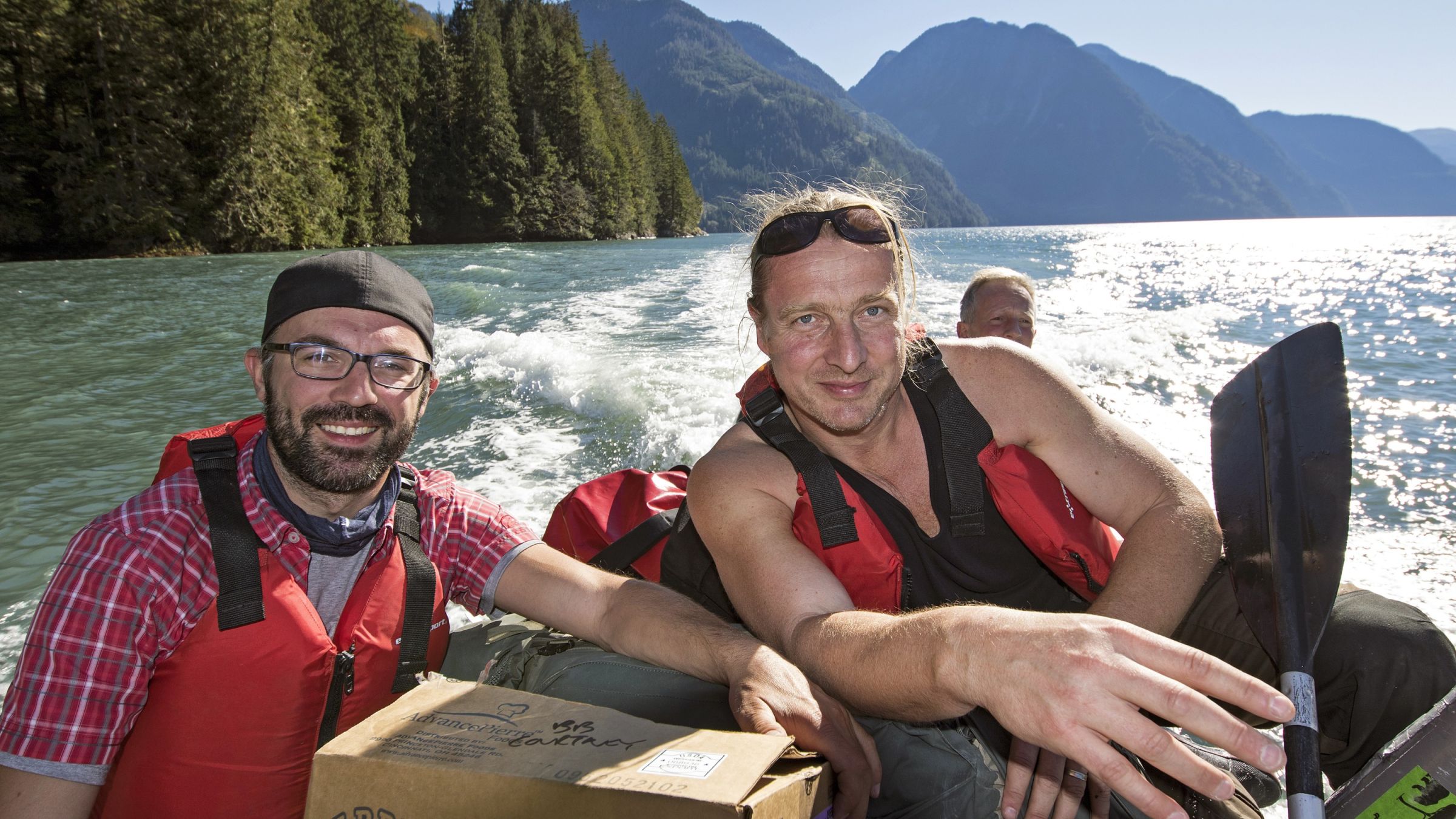 Geschäftsführer Thomas Kimmel (rechts) auf Expedition in den DIAMIR-Wald in Kanada