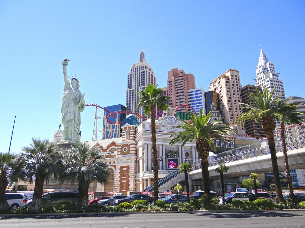 Das New York Hotel in Las Vegas mit hauseigener Achterbahn