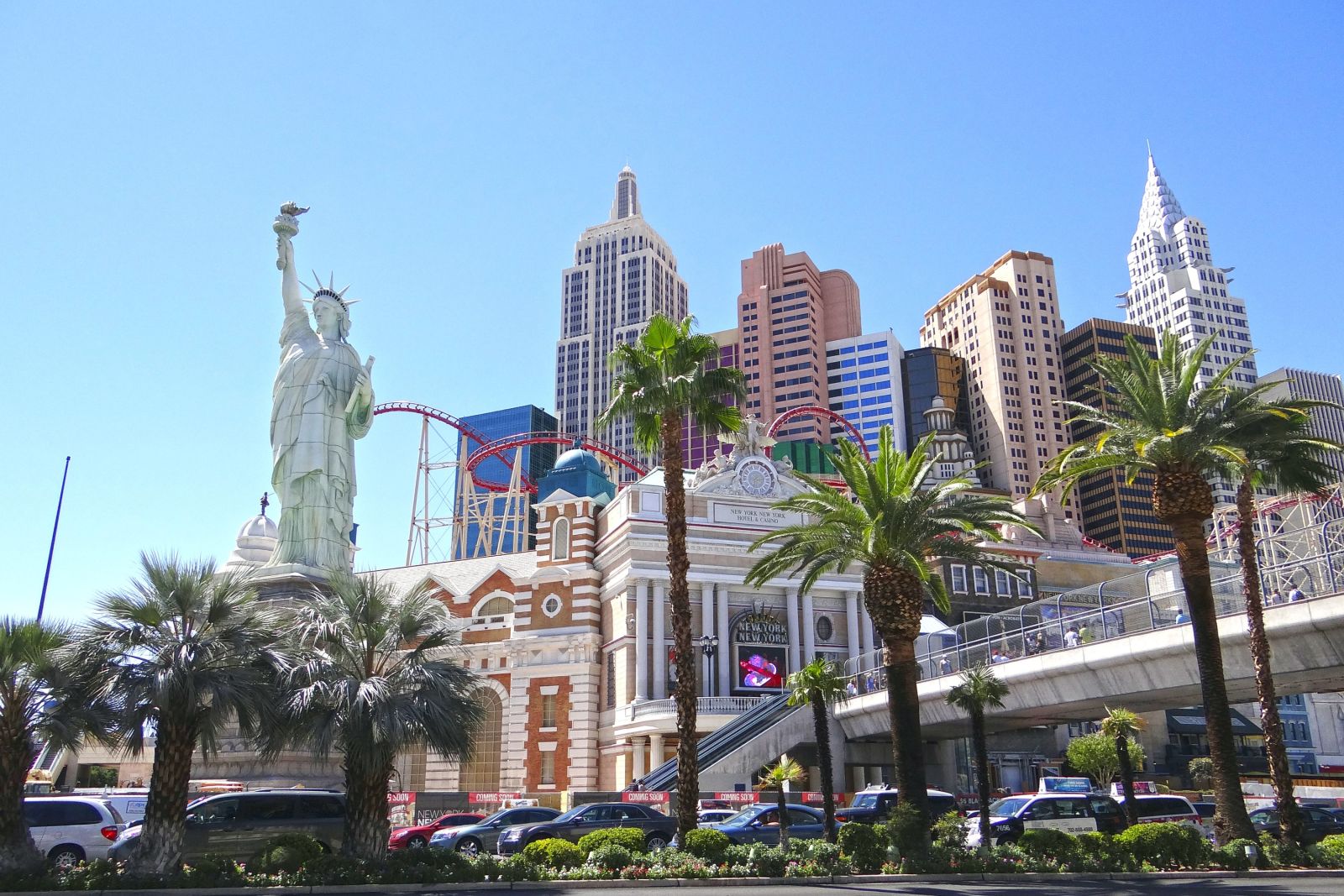 Das New York Hotel in Las Vegas mit hauseigener Achterbahn