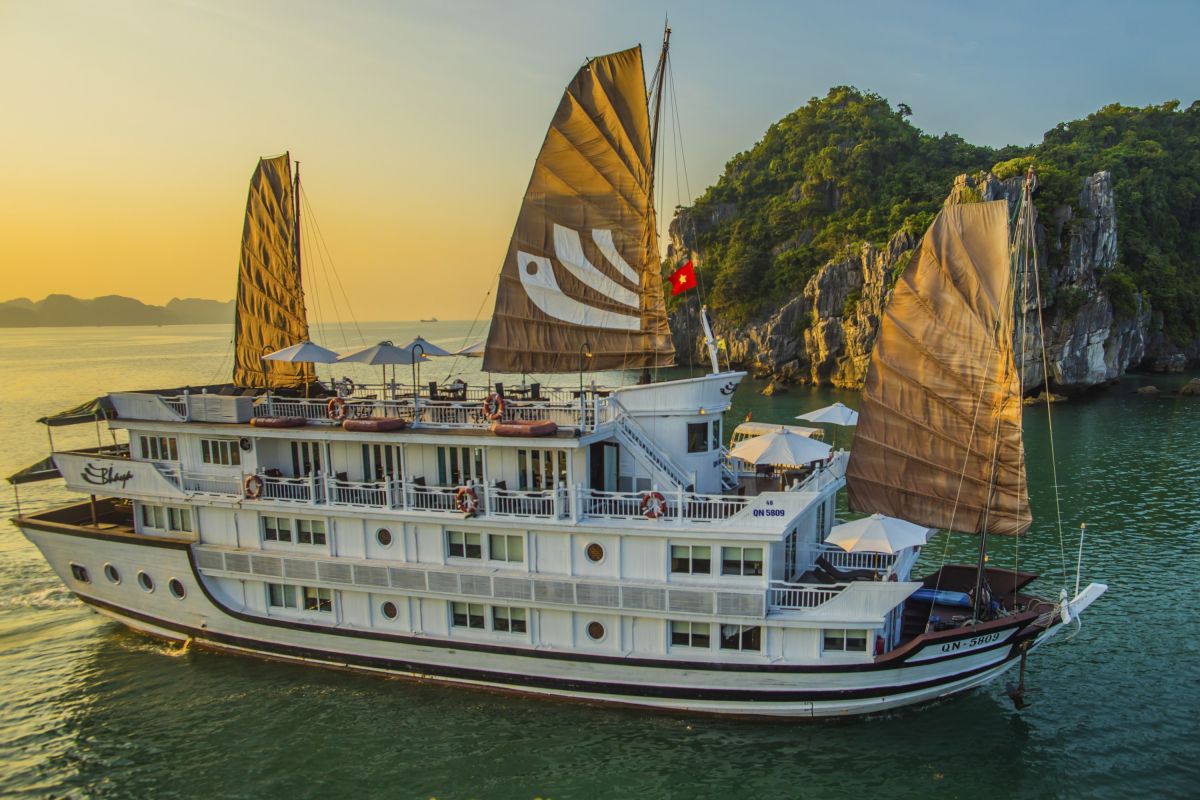 Bhaya Cruises in der Halong-Bucht