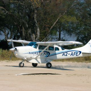 Flug ins Okavango-Delta