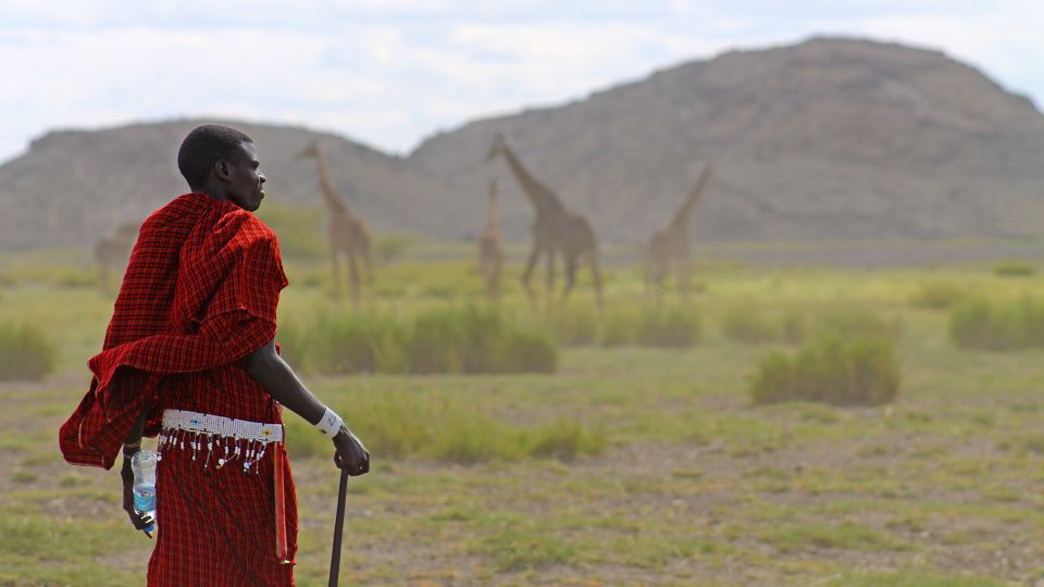Wanderung mit einem stolzen Massai am Lake Natron