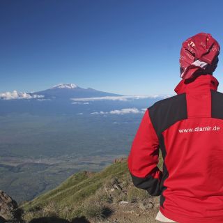 Blick auf den Kilimanjaro vom Mount Meru
