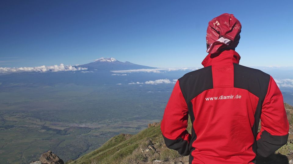 Blick auf den Kilimanjaro vom Mount Meru
