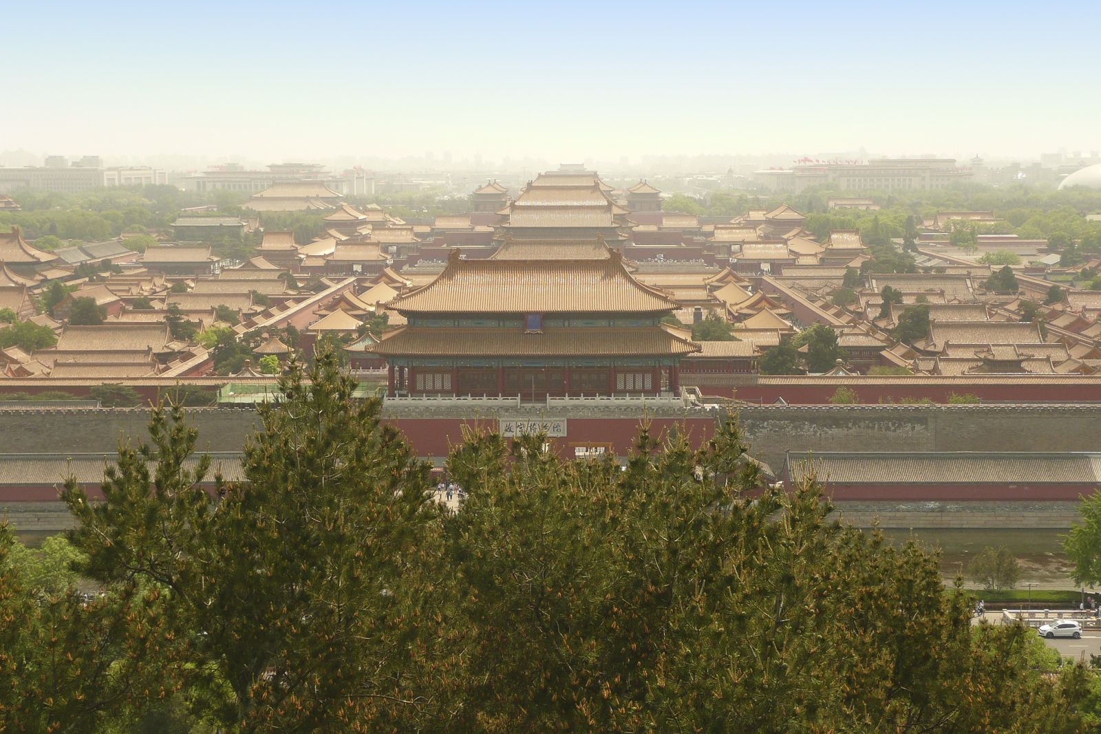 Blick vom Kohlehügel in Peking auf die Verbotene Stadt