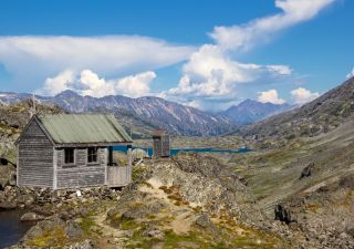 Auf dem Chilkoot Trail mit Blick auf Schutzhütten