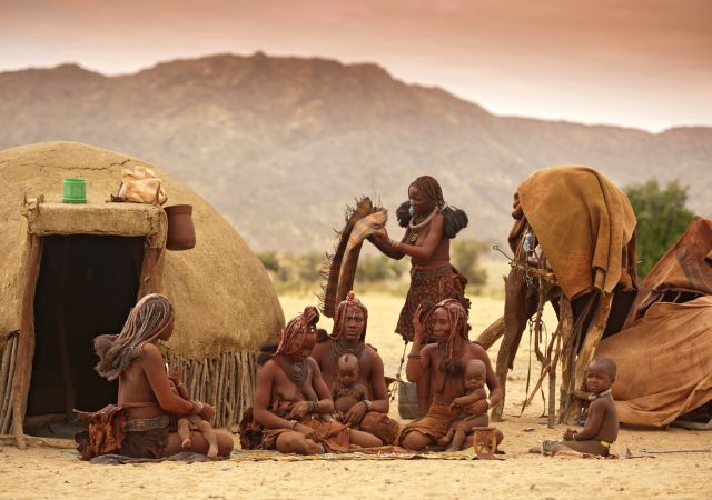 Himba-Dorf in der Wüste