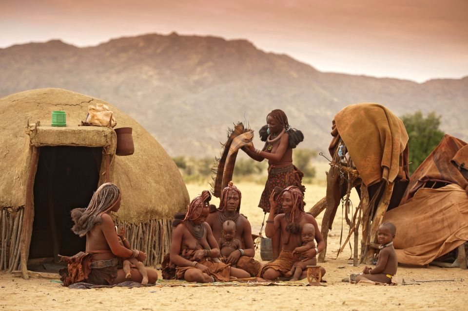 Himba-Dorf in der Wüste