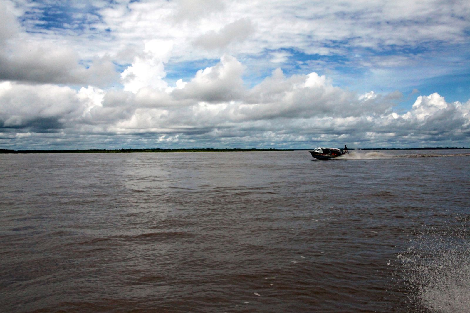 Speedboottour über den Amazonas