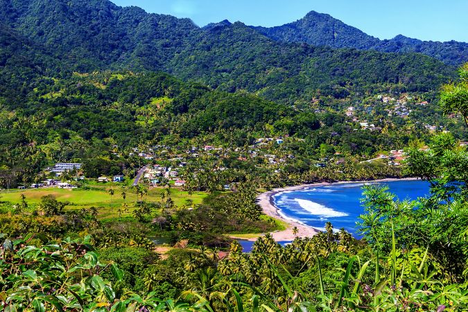 Küstenabschnitt im Nordosten Dominicas © Diamir