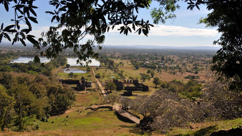 Blick vom schönen Tempel Wat Phou in die Ebene