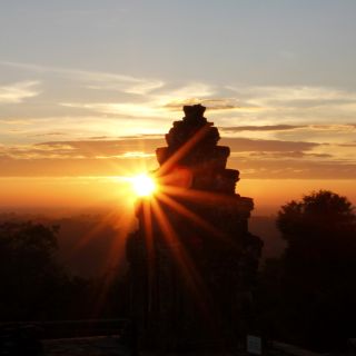 Sonnenaufgang in den Ruinen von Angkor