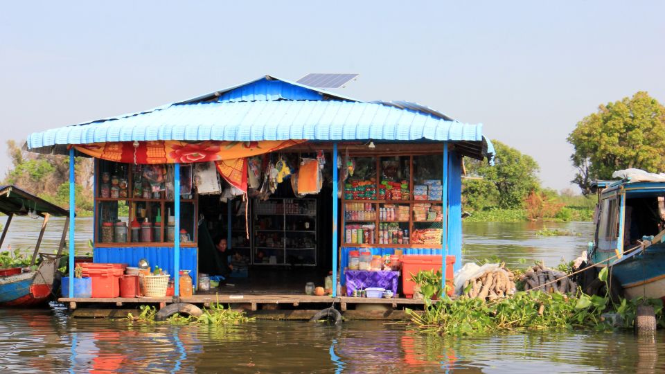 Kleiner Laden in einem schwimmenden Dorf auf dem Tonle Sap