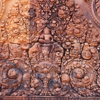 Detail eines Tympanon in Bantey Srei in Angkor