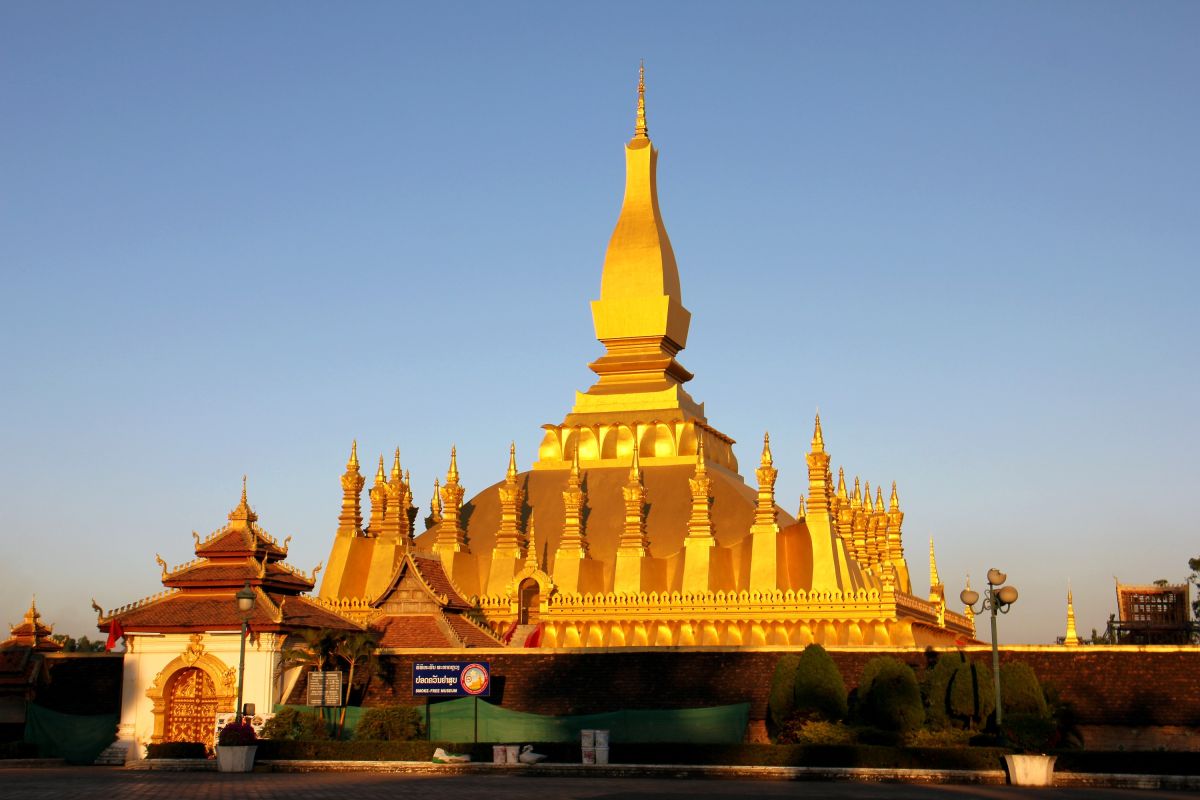 Wat That Luang – das Nationalheiligtum des Landes im Abendlicht