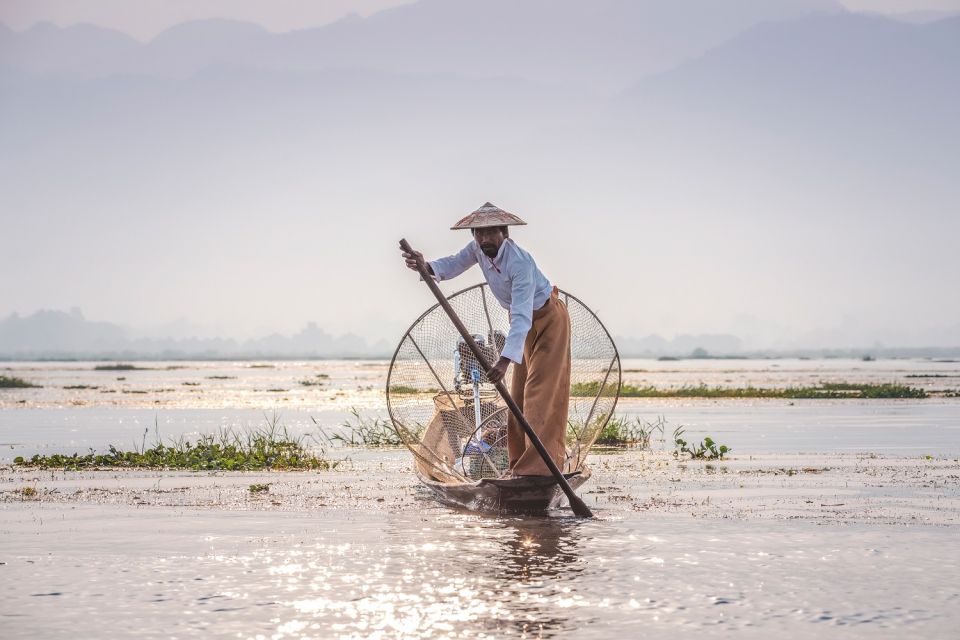 Die berühmten Einbeinruderer auf dem Inle-See in Myanmar